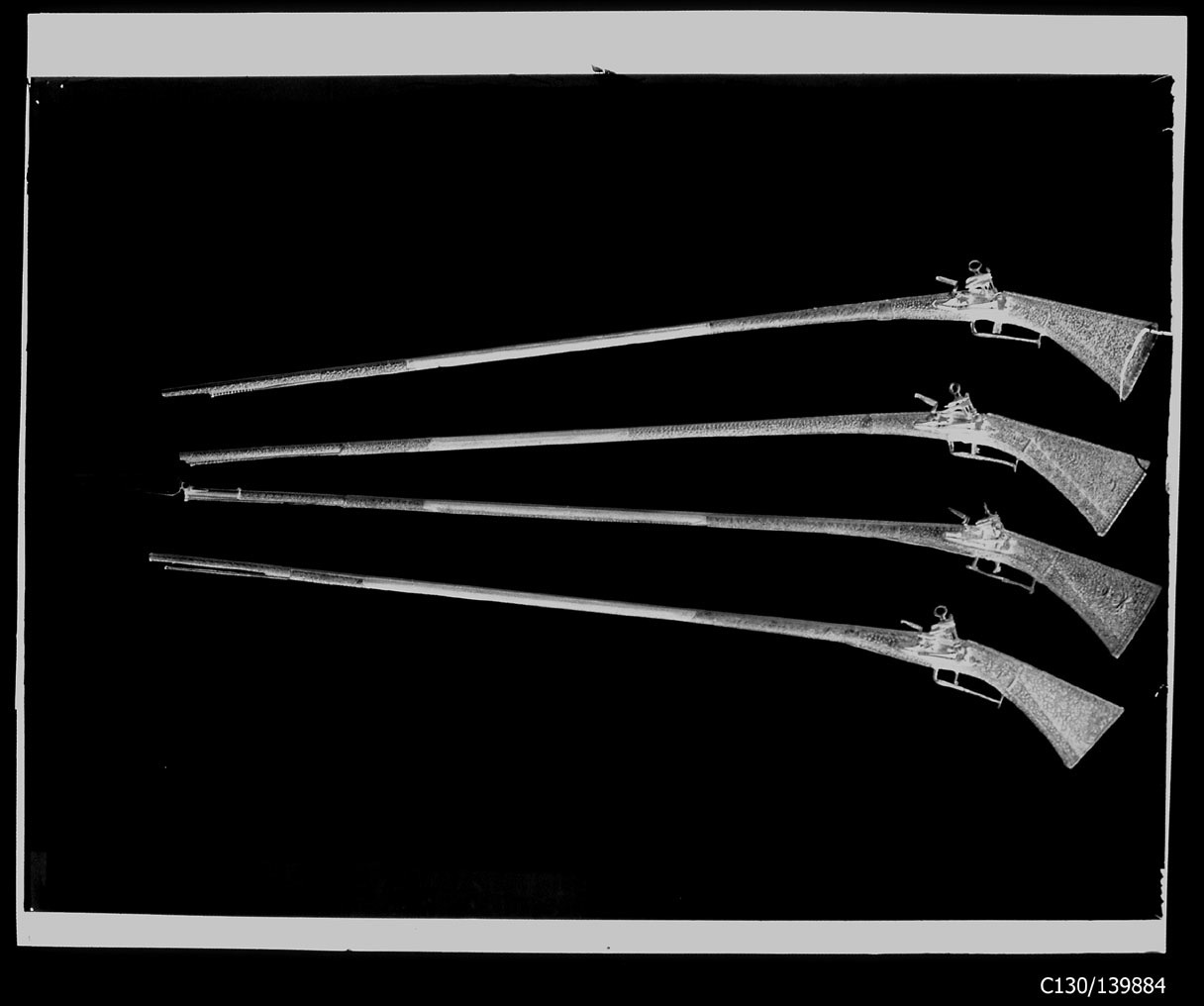 Torino - Armeria Reale - Armi da fuoco lunghe - Archibugi - M33 - M34 - M35 - S33 (negativo) di Anonimo (studio), Berra Bussolino Celestina - Berra Favale Gustava (studio) (XIX)