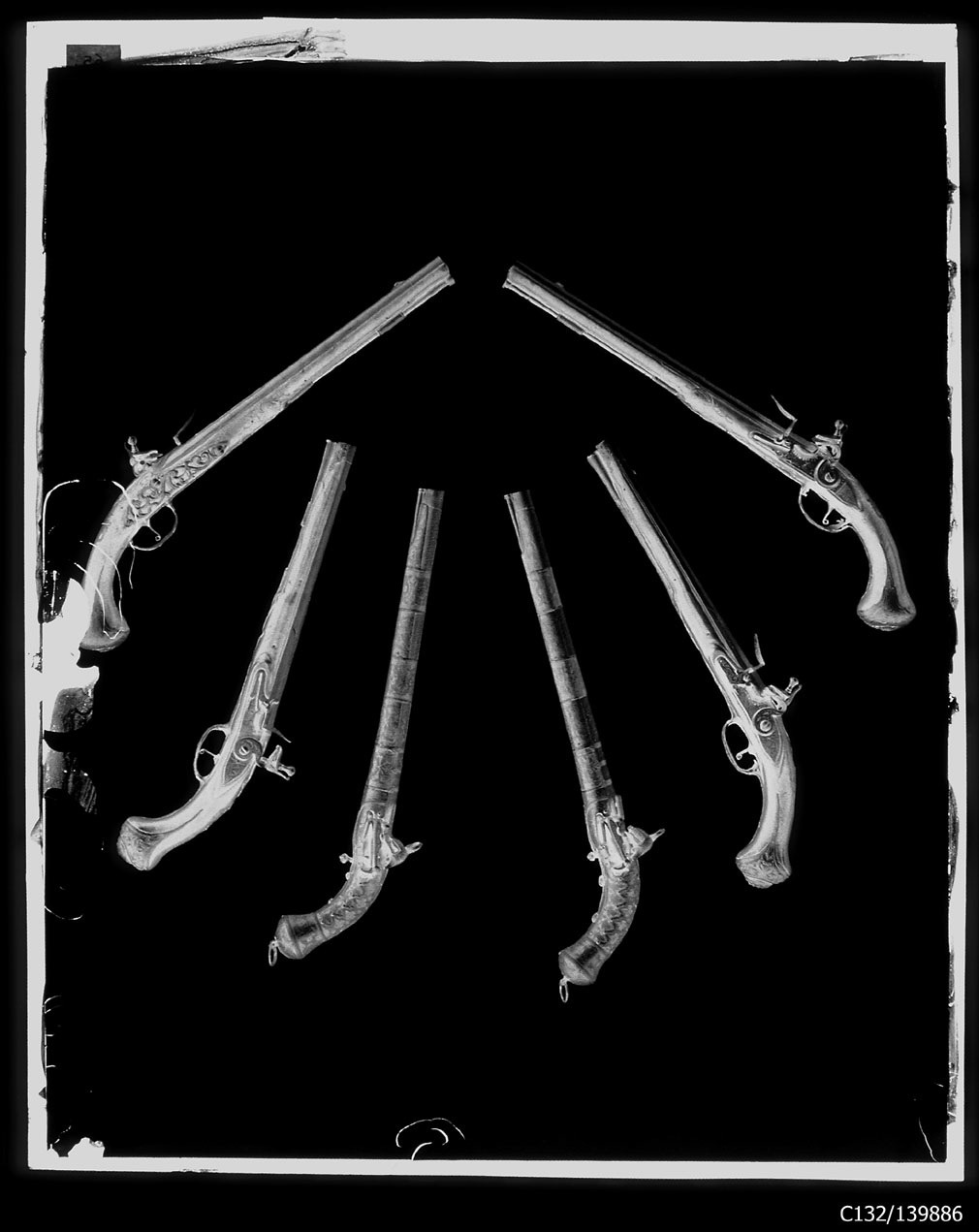 Torino - Armeria Reale - Armi da fuoco corte - Pistole - N57 - N58 - N59 - N60 - N61 - N62 (negativo) di Anonimo (studio), Berra Bussolino Celestina - Berra Favale Gustava (studio) (XIX)