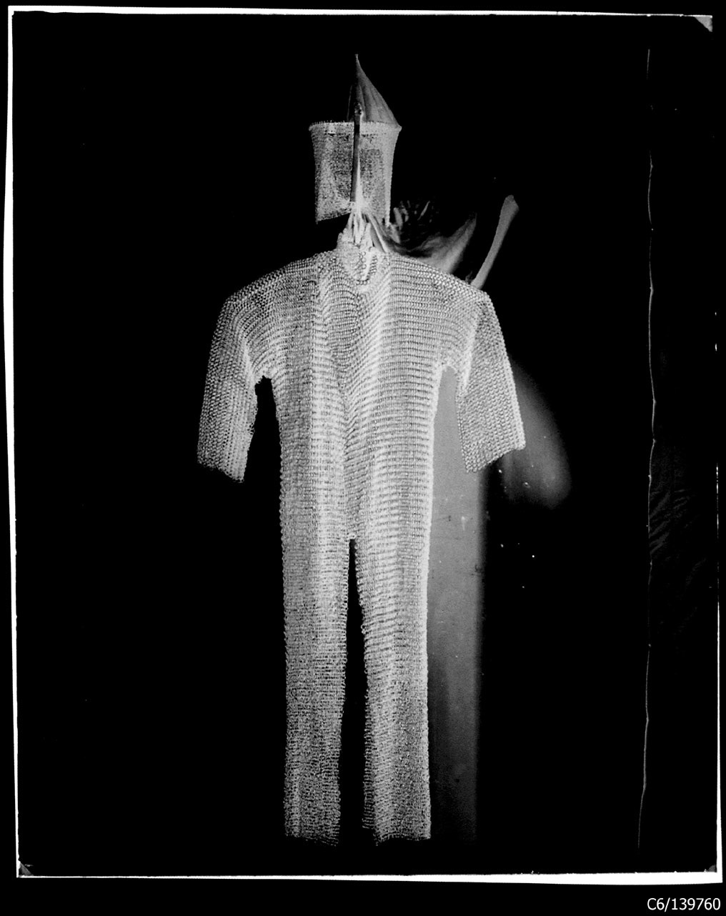 Torino - Armeria Reale - Armi difensive - Armature (parti) - Maglie - 692 (negativo) di Berra Bussolino Celestina - Berra Favale Gustava (studio) (XIX)