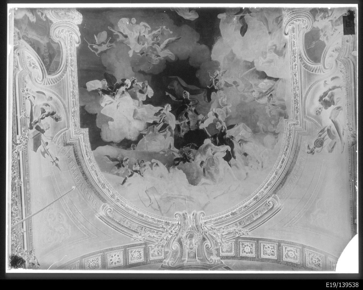 Torino - Armeria Reale - Interni - Galleria Beaumont - Affreschi (negativo) di Anonimo (prima metà XX)