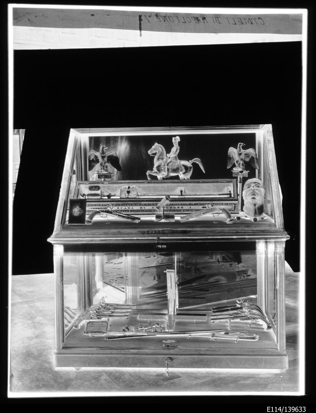 Torino - Armeria Reale - Interni - Vetrine - Armi - Napoleone I (negativo) di Anonimo (secondo quarto XX)