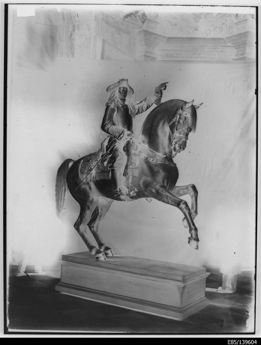 Torino - Armeria Reale - Armi difensive - Armature equestri - B11 - Eugenio di Savoia (positivo) di Anonimo (secondo quarto XX)