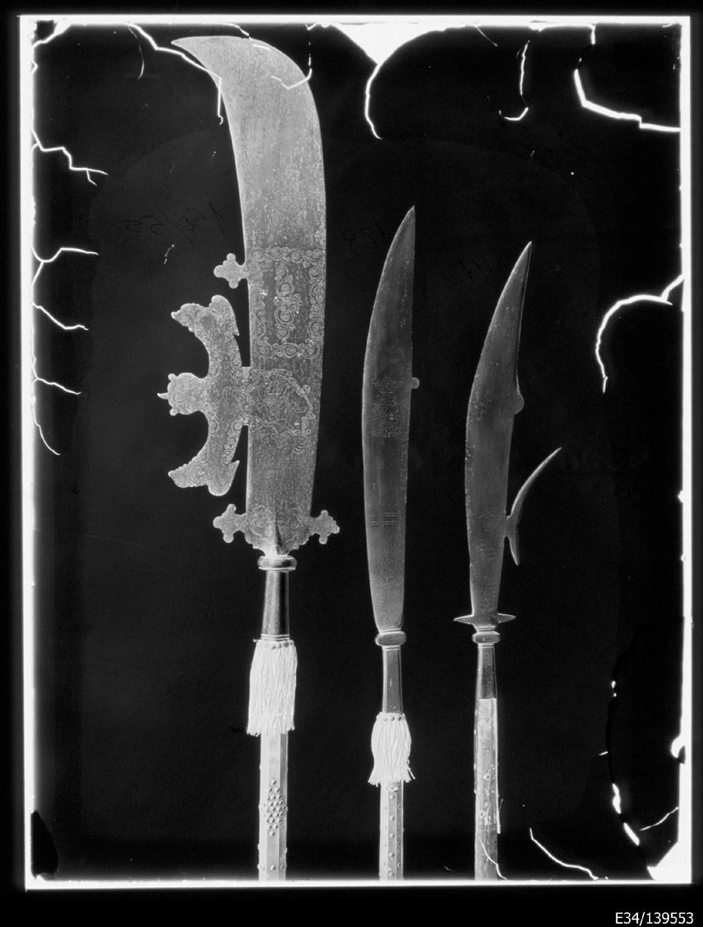 Torino - Armeria Reale - Armi inastate - J129 - J141 - J150-155 (negativo) di Anonimo (primo quarto XX)