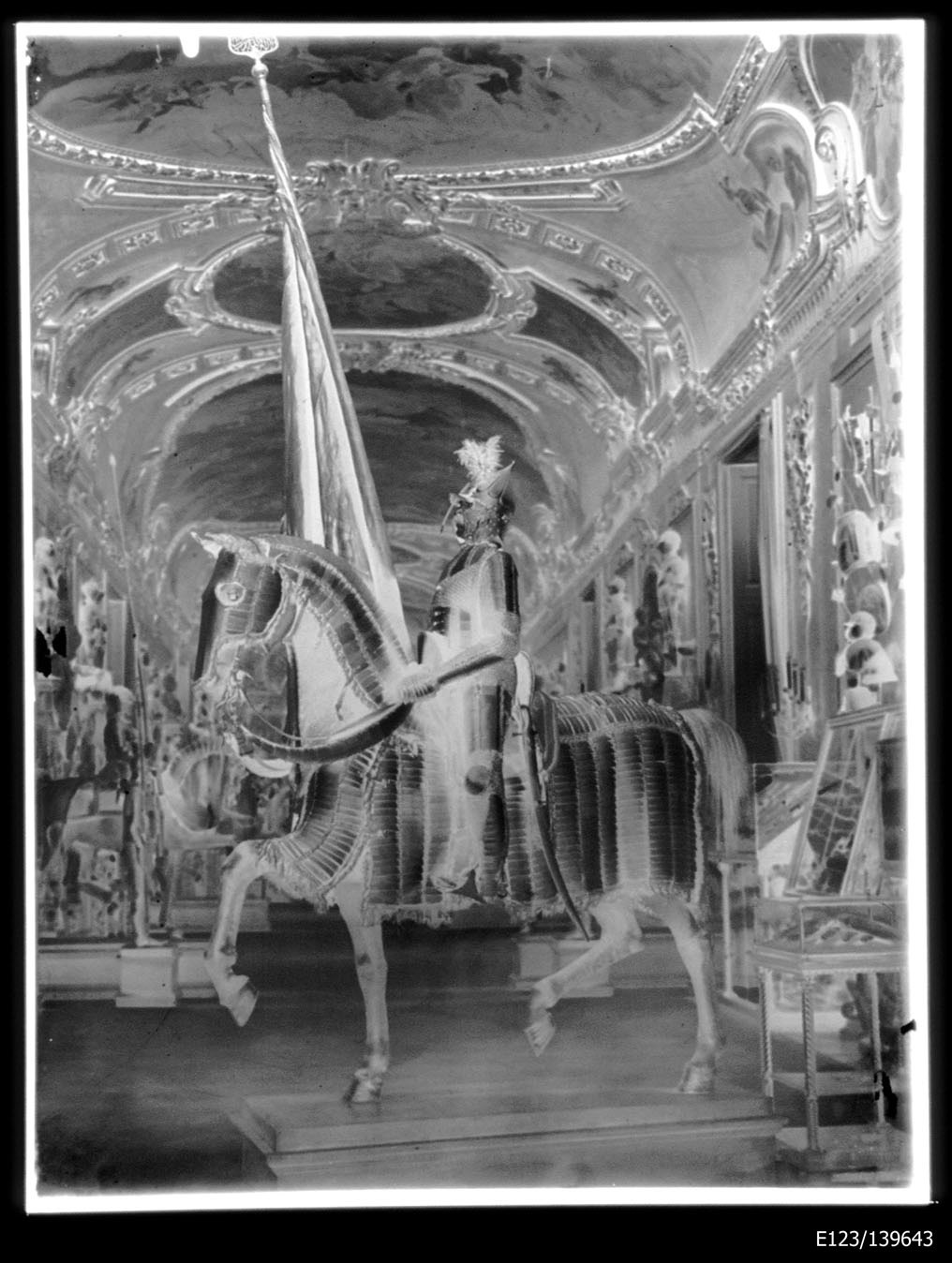 Torino - Armeria Reale - Illustrazioni - Uniformi - (negativo) di Anonimo (secondo quarto XX)