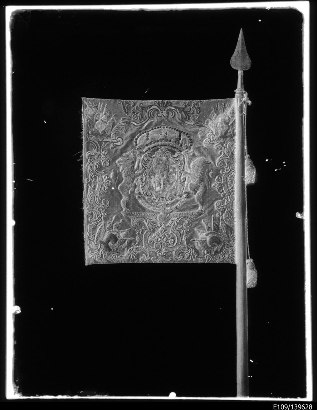 Torino - Armeria Reale - Bandiere - Stendardi - Stemmi - Carlo Emanuele III (negativo) di Anonimo (secondo quarto XX)