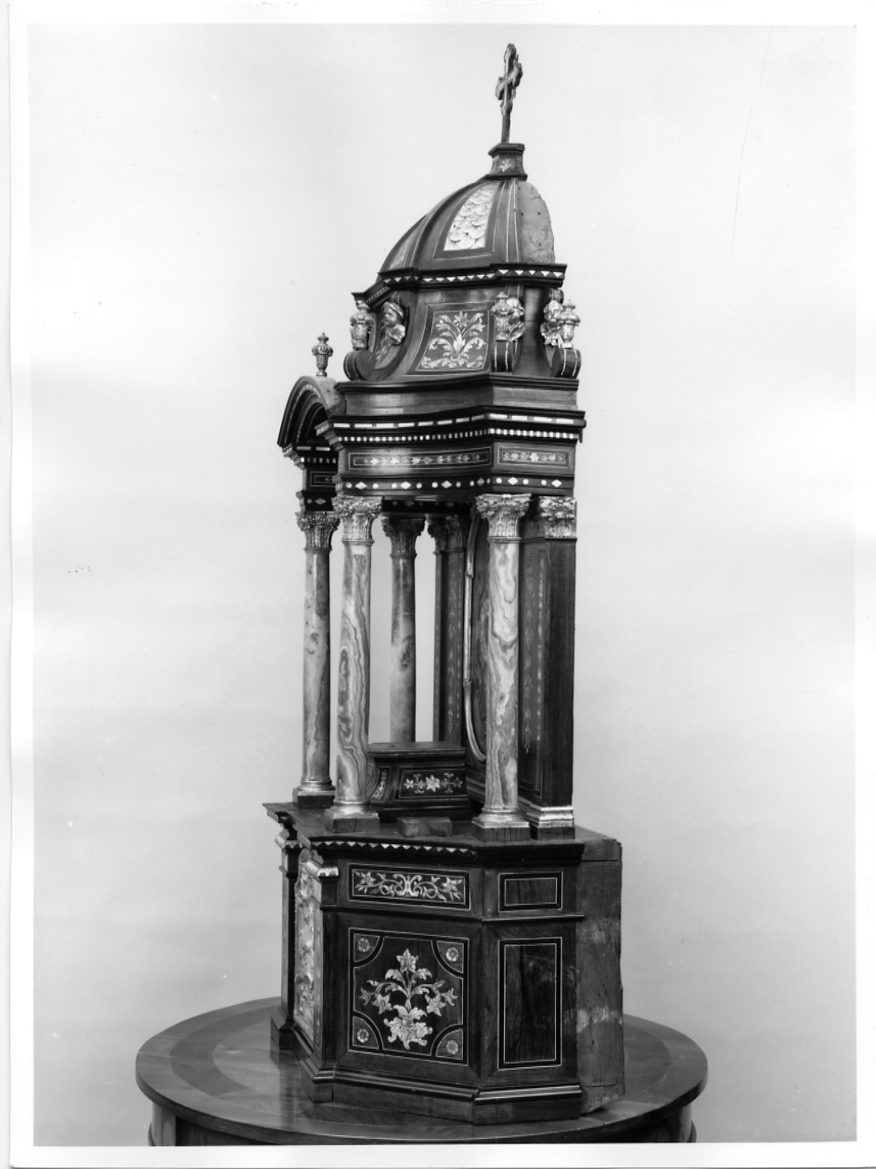 Arredi - Mobili (positivo) di Gonella Riccardo (inizio XXI)