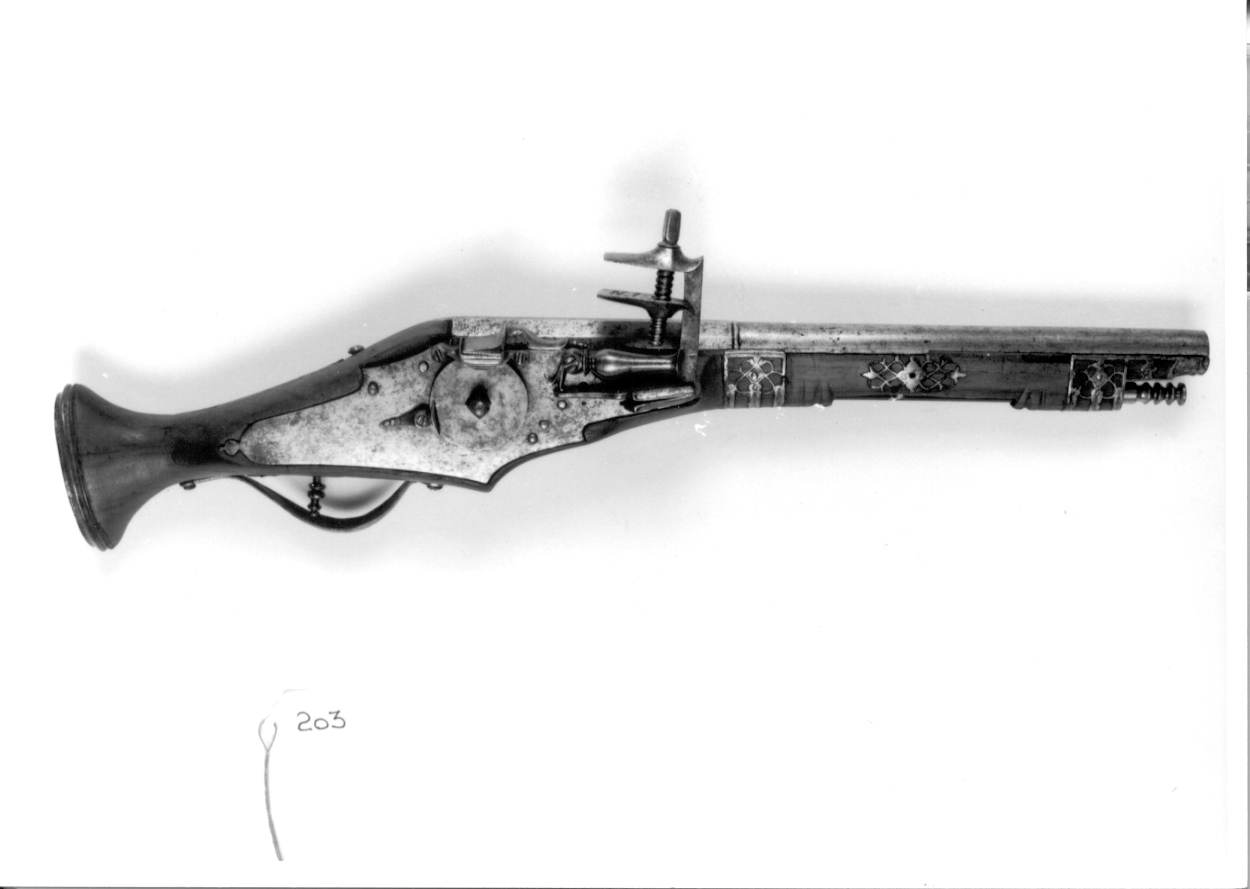 pistola, opera isolata - manifattura europea (secc. XVII/ XVIII)