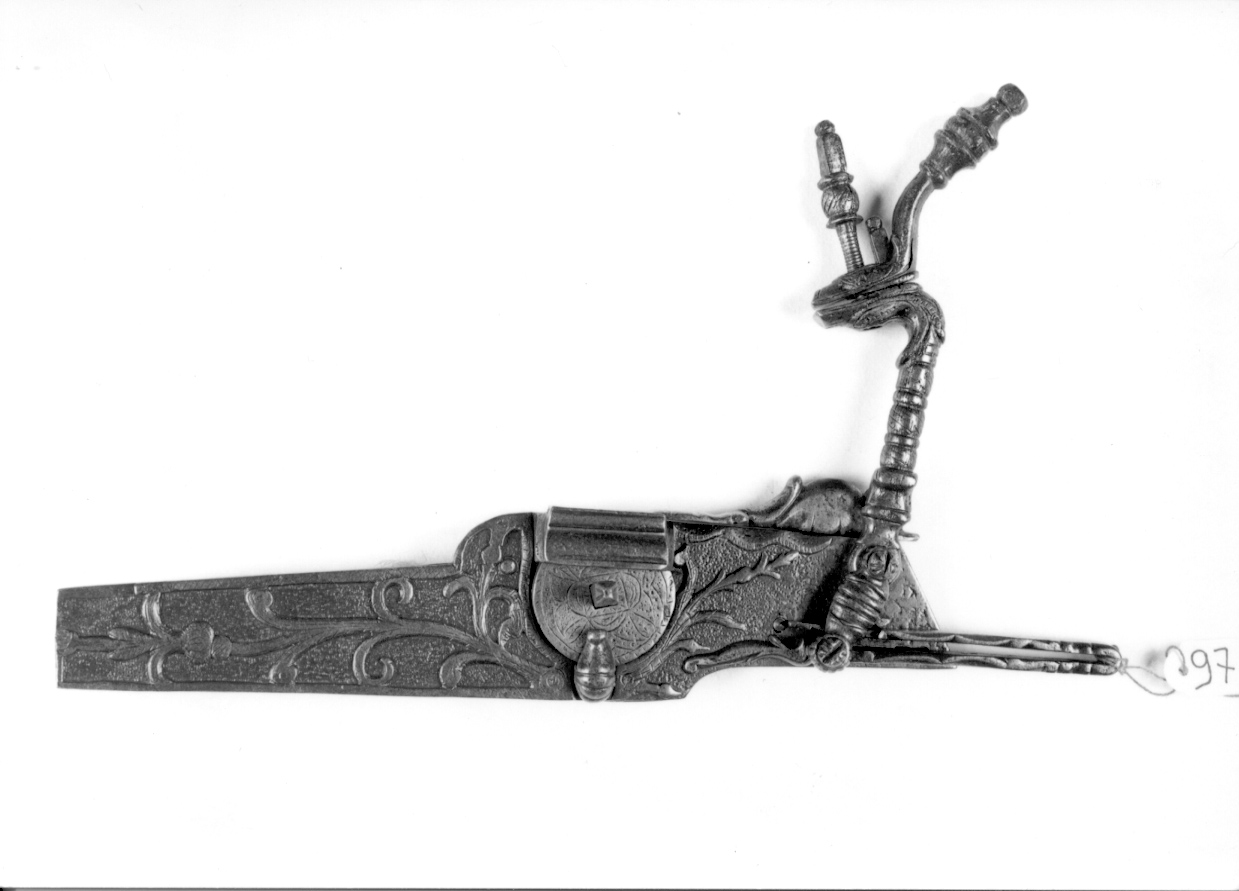 piastrina di fucile, frammento - manifattura europea (fine/inizio secc. XVI/ XVII)