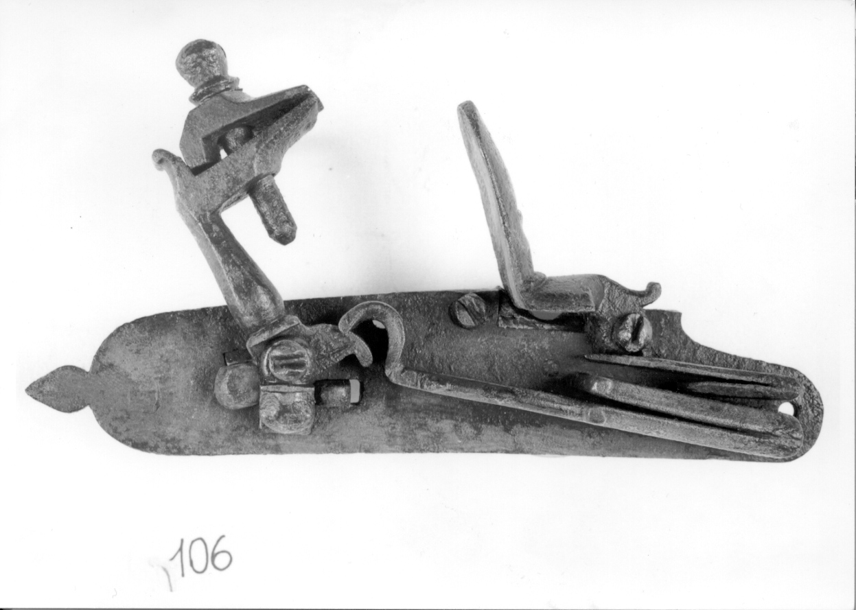 piastrina di fucile, frammento - manifattura europea (sec. XIX)