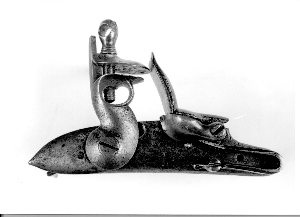 piastrina di fucile, frammento - manifattura europea (secc. XVIII/ XIX)