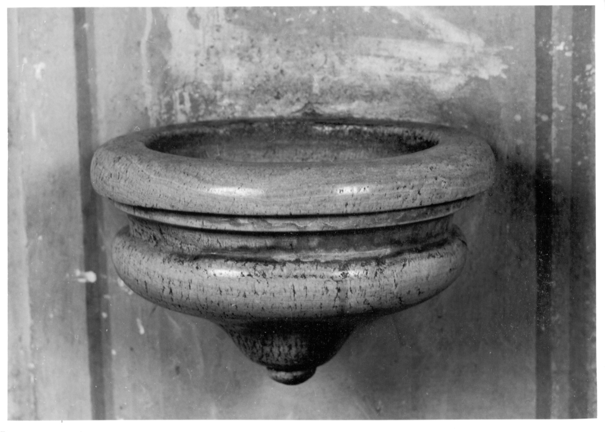 acquasantiera da parete, opera isolata - ambito piemontese (seconda metà sec. XVIII)