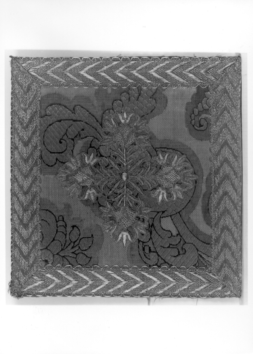 borsa del corporale, elemento d'insieme - manifattura veneta (ultimo quarto sec. XVII)