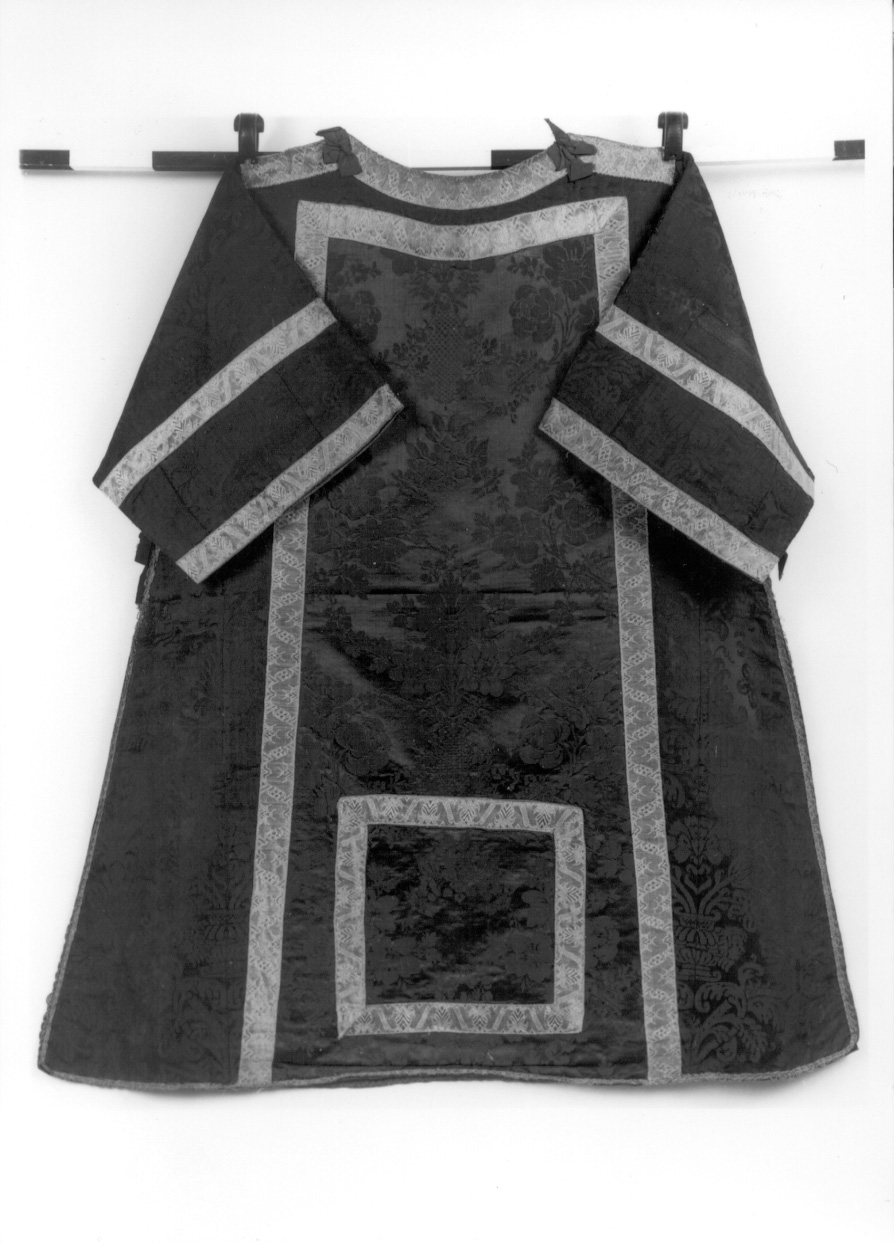 dalmatica, serie - manifattura italiana, manifattura milanese (prima metà, terzo quarto sec. XVII, sec. XVIII)