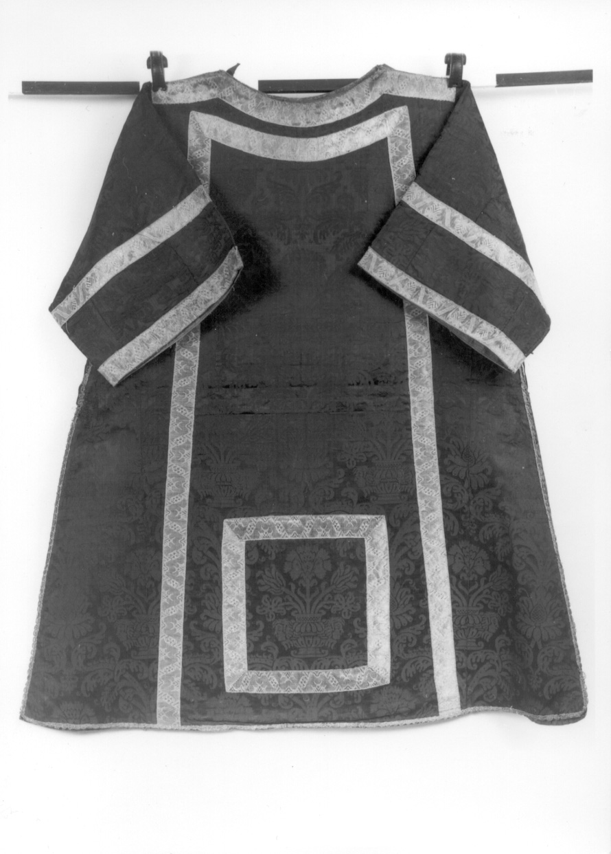dalmatica, serie - manifattura italiana, manifattura milanese (prima metà, terzo quarto sec. XVII, sec. XVIII)