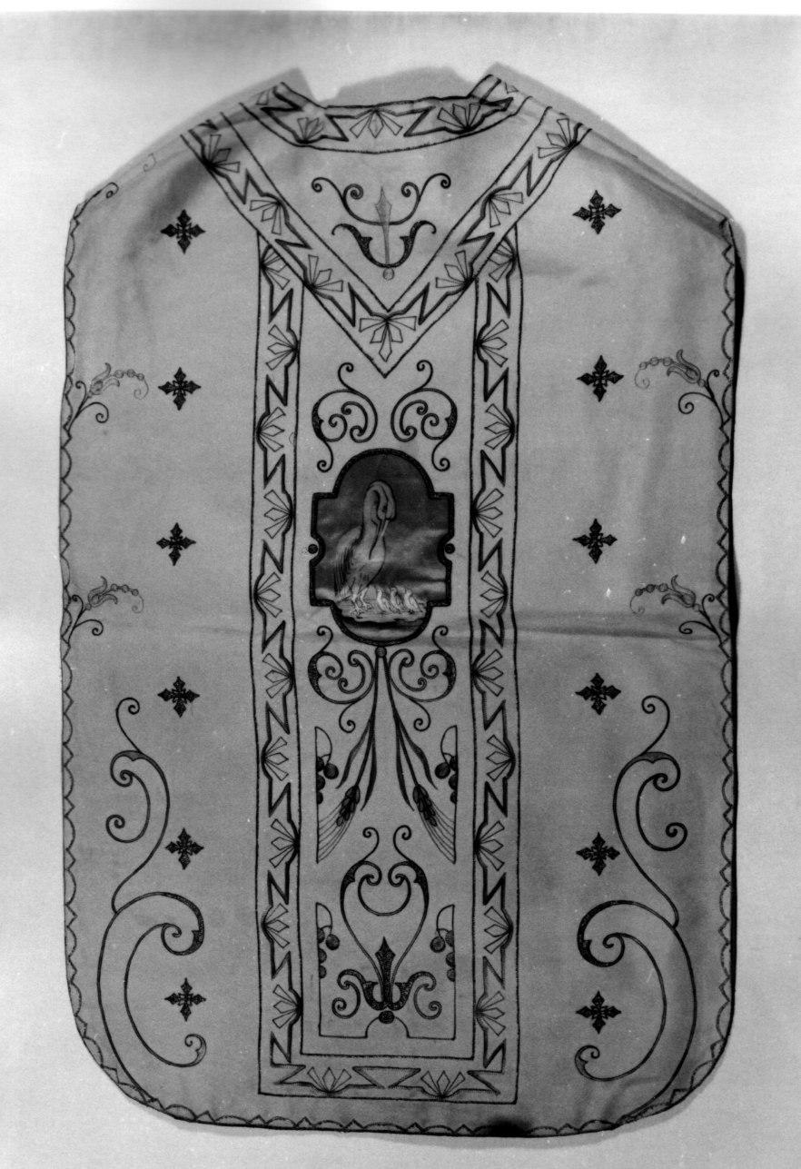 pellicano che imbocca i piccoli nel nido (paramento liturgico, insieme) - manifattura italiana (secondo quarto sec. XX)