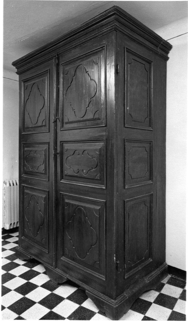 armadio, opera isolata - bottega genovese (prima metà sec. XVIII)