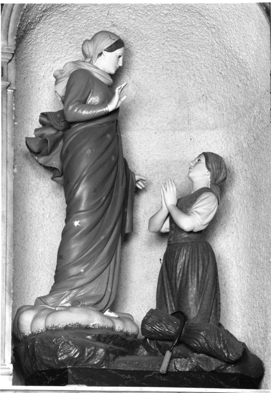 Madonna di Caravaggio, apparizione della Madonna (gruppo scultoreo, elemento d'insieme) - ambito ligure (prima metà sec. XX)