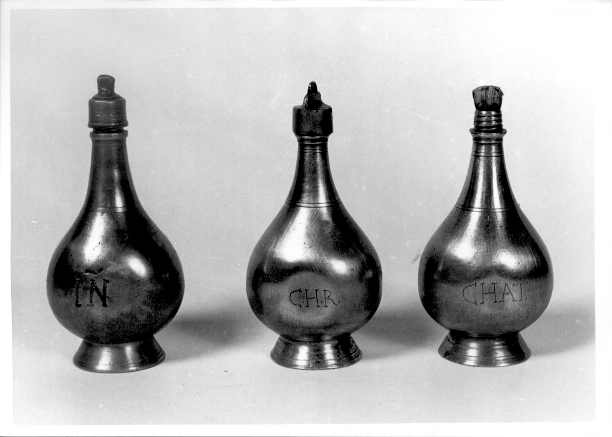 vasetti per oli santi, serie - ambito ligure-piemontese (sec. XVII)