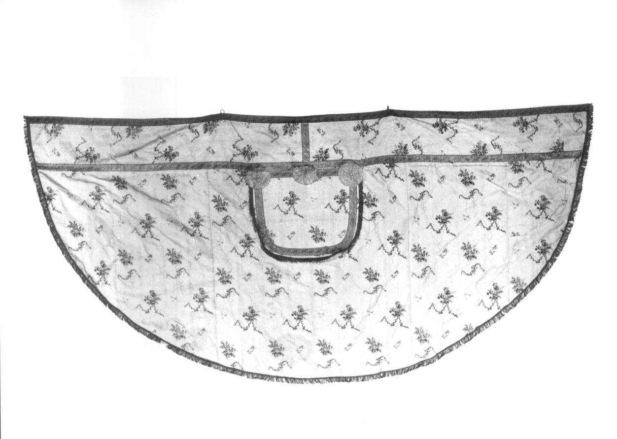 monogramma cristologico (paramento liturgico, insieme) - manifattura italiana, manifattura francese (ultimo quarto sec. XVIII)