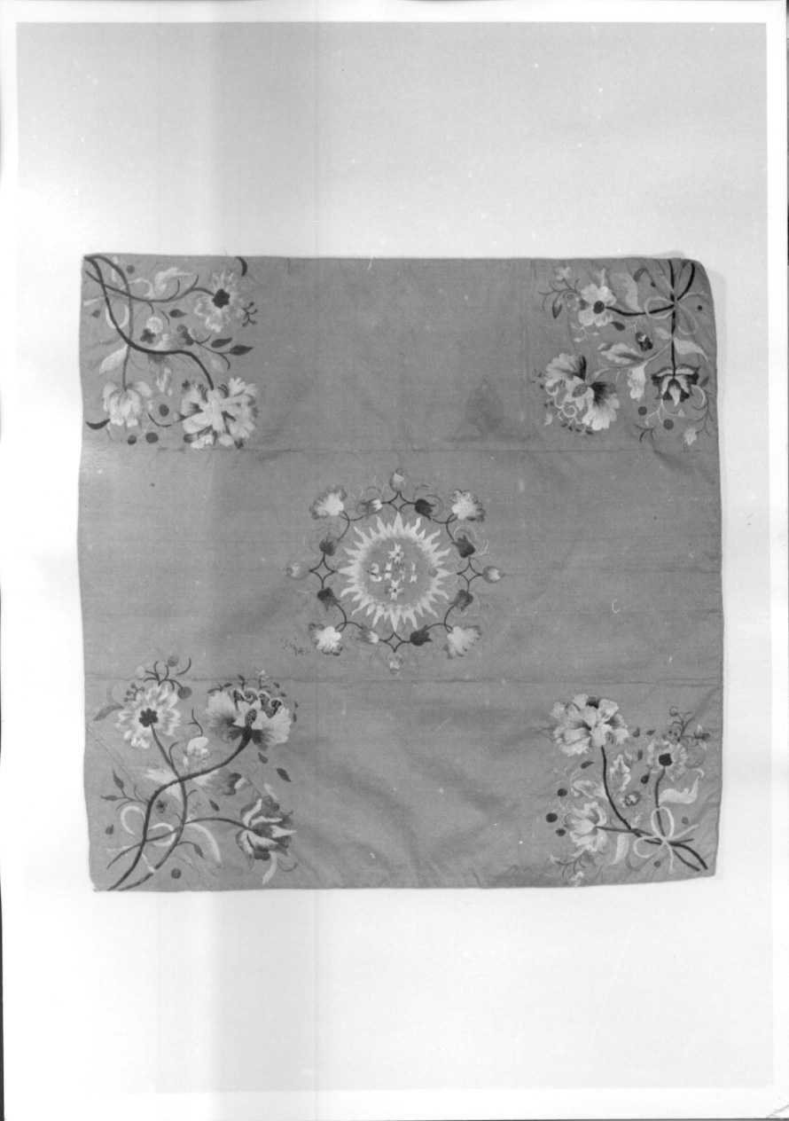 monogramma cristologico (velo di calice, opera isolata) - manifattura italiana (metà sec. XVIII)