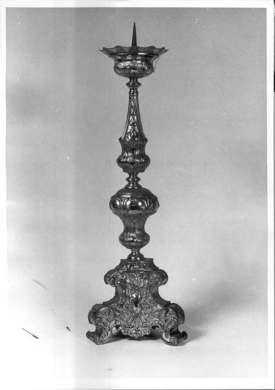 candeliere d'altare, serie - manifattura italiana (prima metà sec. XVIII)