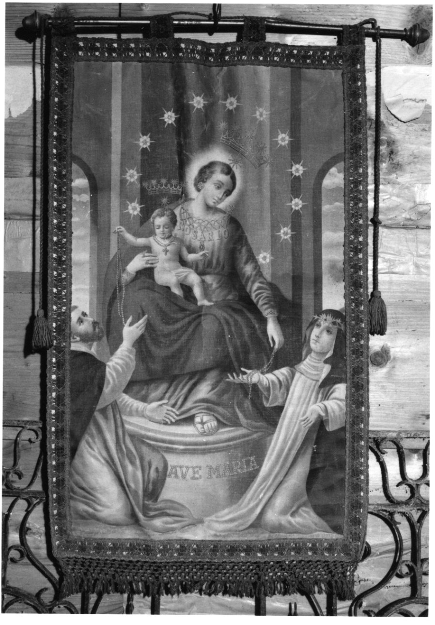 Madonna del Rosario con San Domenico e Santa Caterina da Siena (stendardo processionale, opera isolata) - ambito ligure (prima metà sec. XX)