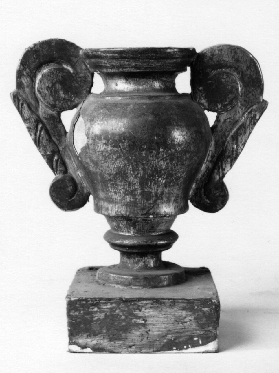vaso d'altare per composizione floreale, serie - ambito piemontese (prima metà sec. XIX)