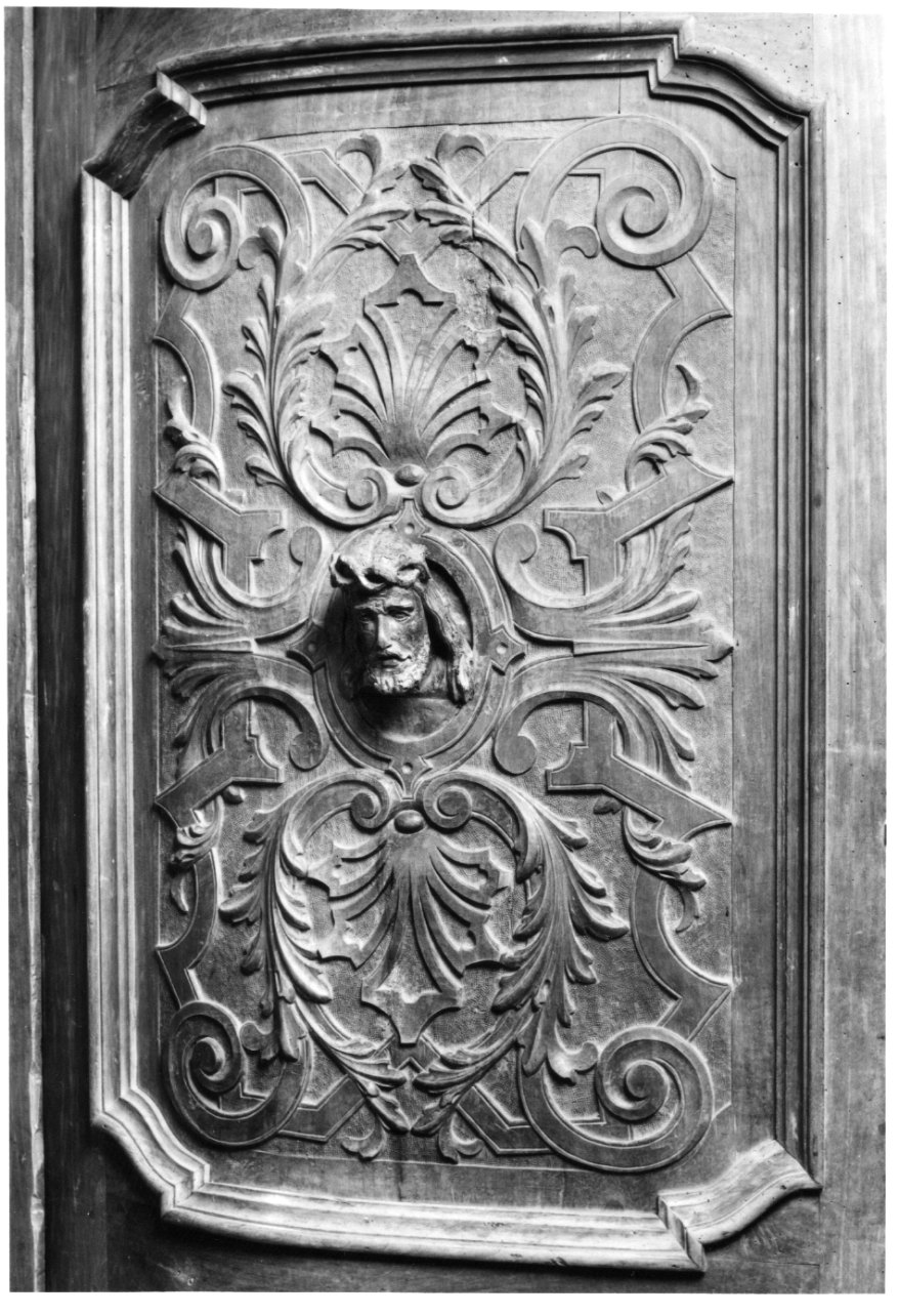 testa di Cristo incoronata di spine (decorazione a intaglio, elemento d'insieme) - bottega piemontese (terzo quarto sec. XIX)