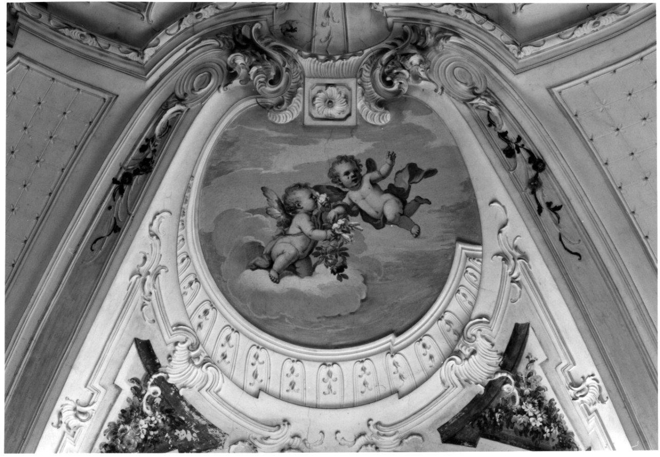 angeli con ghirlande di fiori (dipinto, elemento d'insieme) di Gorzio Carlo (terzo quarto sec. XVIII)