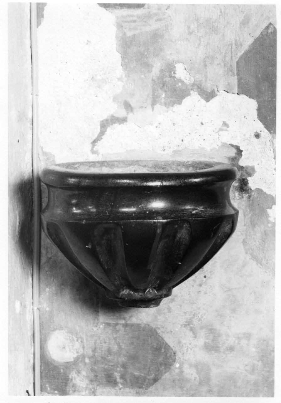 acquasantiera da parete, opera isolata - bottega piemontese (sec. XIX)