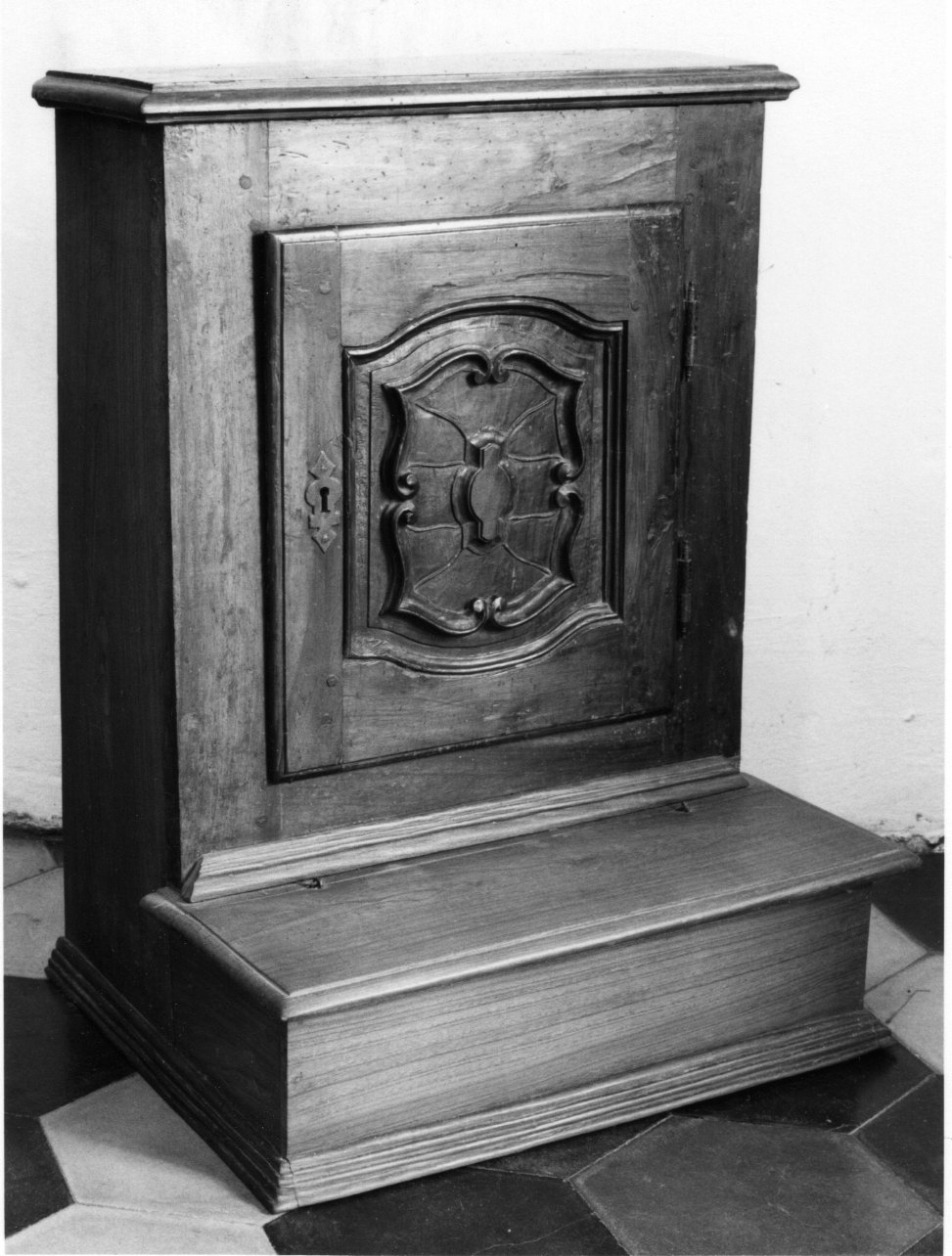 inginocchiatoio, opera isolata - bottega piemontese (prima metà sec. XVIII)