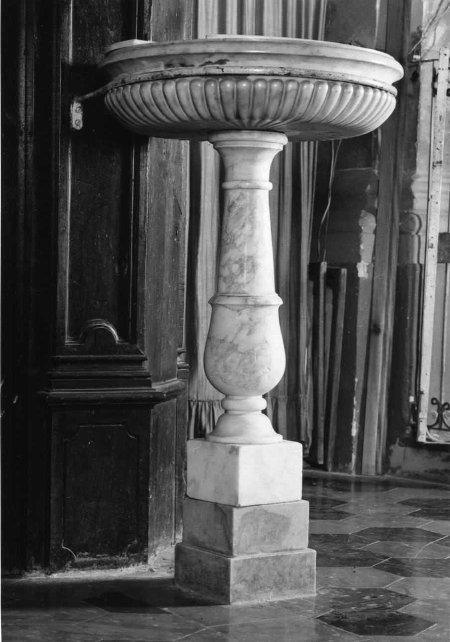 acquasantiera - a fusto, opera isolata - bottega astigiana (ultimo quarto sec. XVIII)