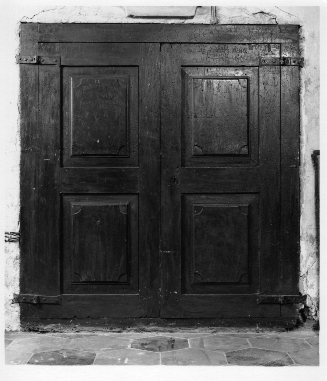 armadietto a muro, opera isolata - bottega astigiana (sec. XVIII)