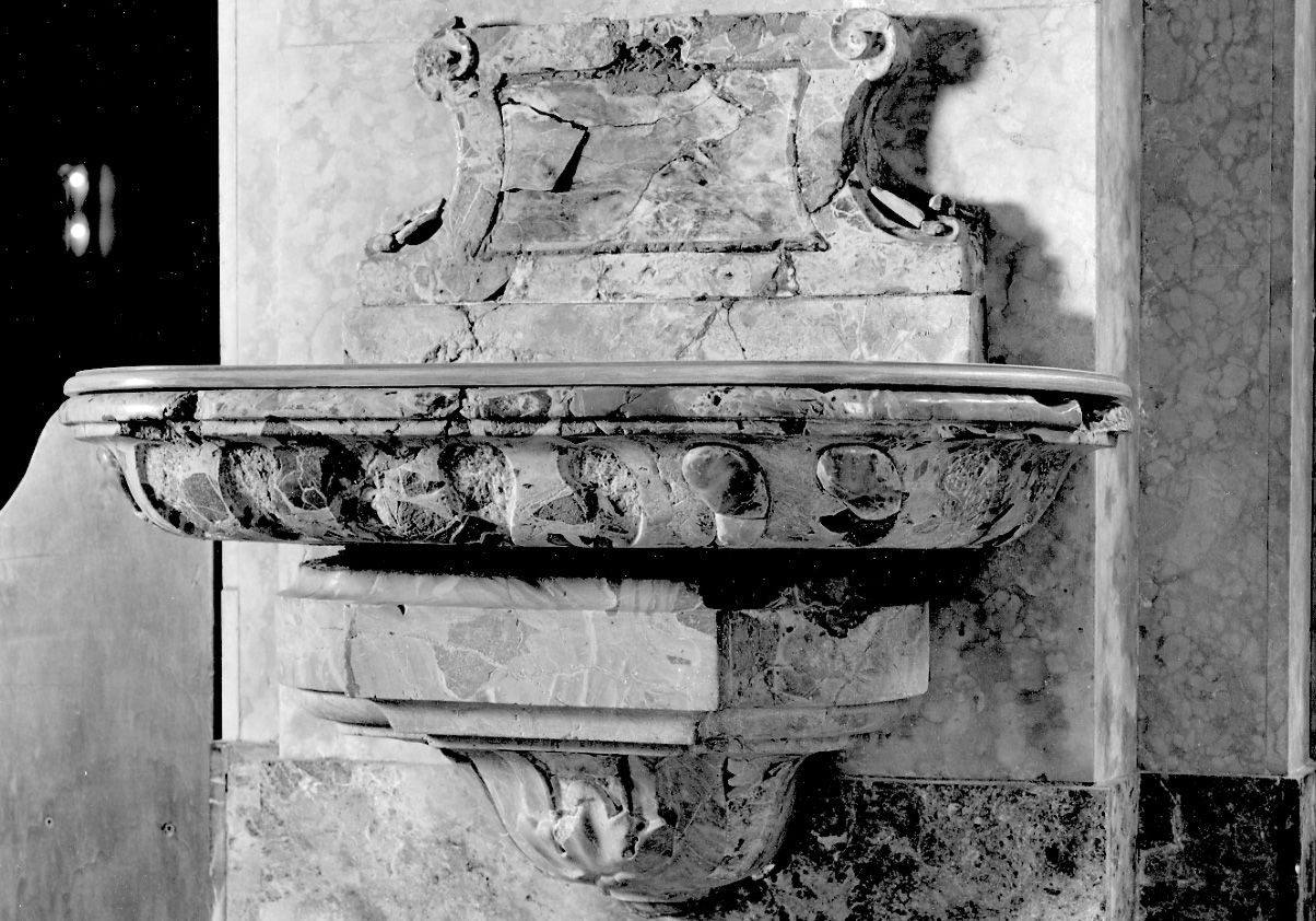 acquasantiera da parete, opera isolata di Giudice Bernardo, Pistone Gaetano (seconda metà sec. XVIII)