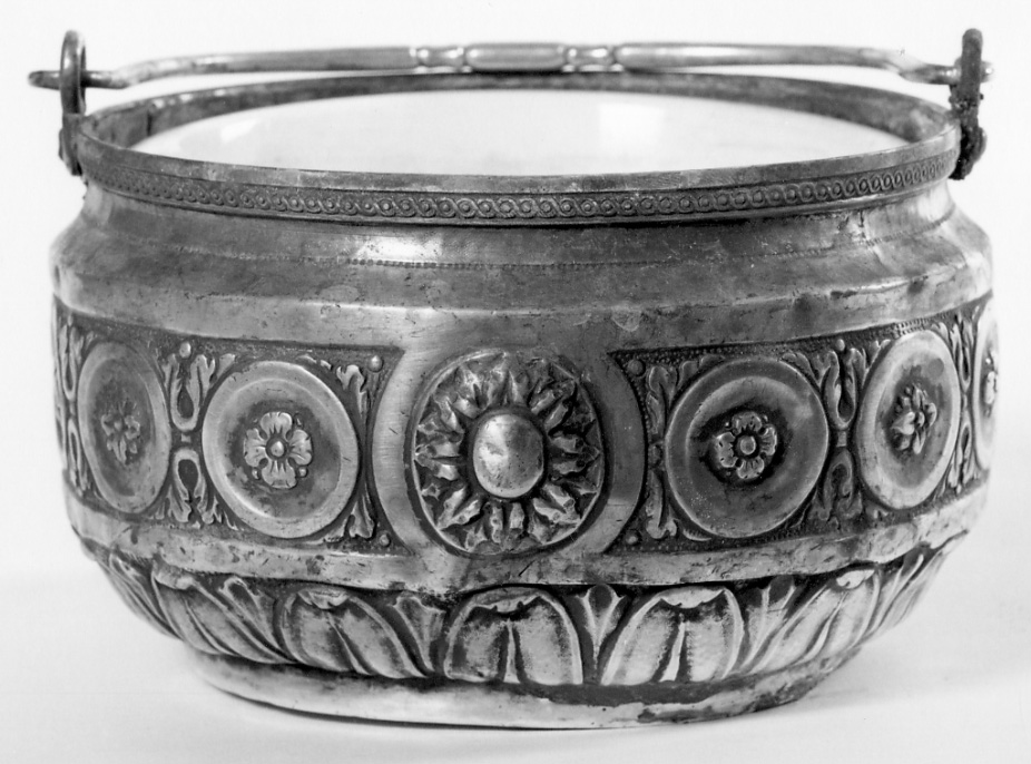 MOTIVI DECORATIVI FLOREALI (secchiello per l'acqua benedetta, opera isolata) - bottega piemontese (seconda metà sec. XIX)