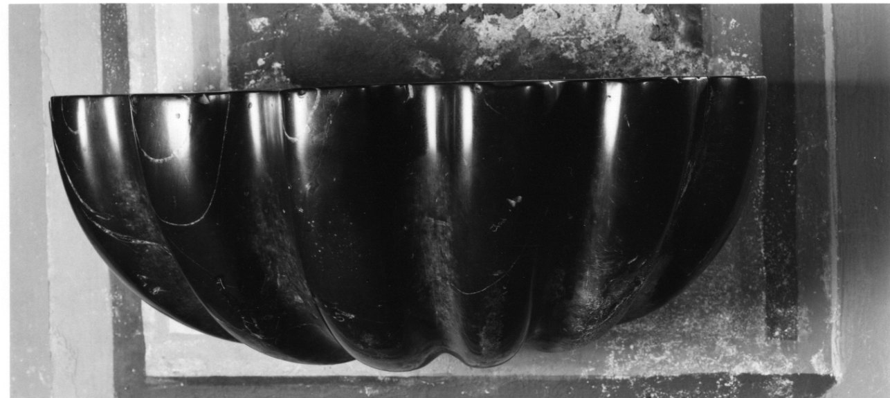 acquasantiera da parete, serie - bottega astigiana (sec. XVIII)