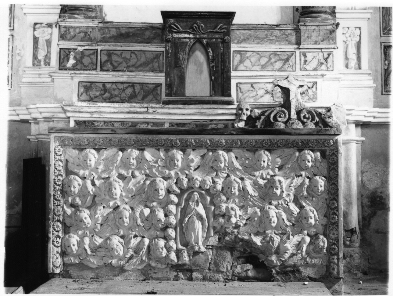 Madonna in gloria (altare maggiore, opera isolata) - ambito astigiano (seconda metà, seconda metà sec. XVII, sec. XIX)