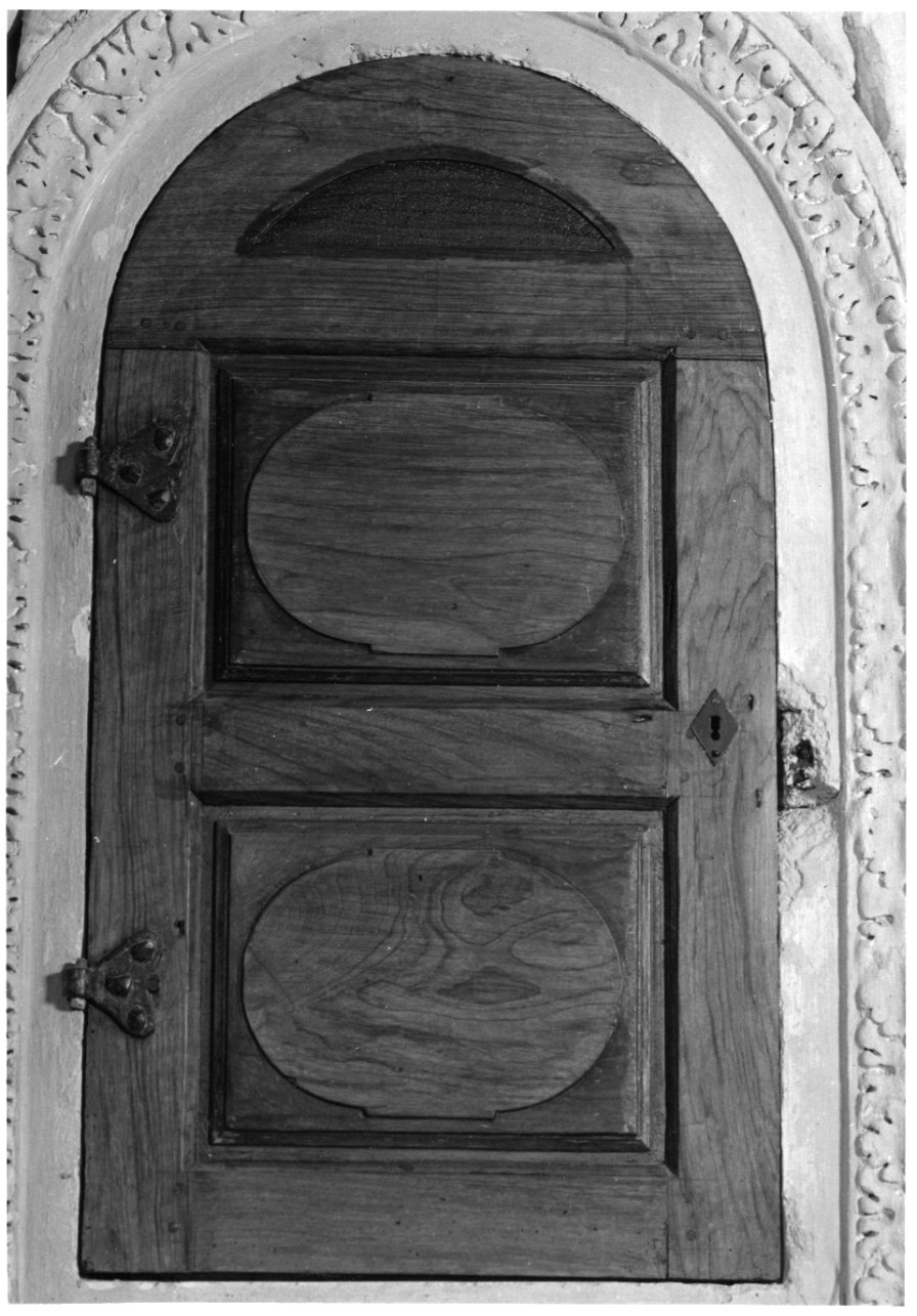 anta di armadietto per oli santi, opera isolata - ambito astigiano (secondo quarto sec. XVII)