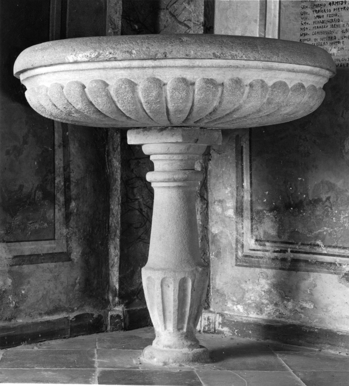 acquasantiera - a fusto, opera isolata - bottega astigiana (sec. XVII)