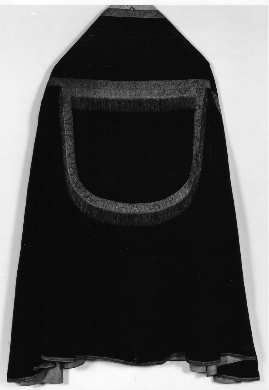 piviale, opera isolata - manifattura genovese, manifattura italiana (fine/inizio secc. XVII/ XVIII)