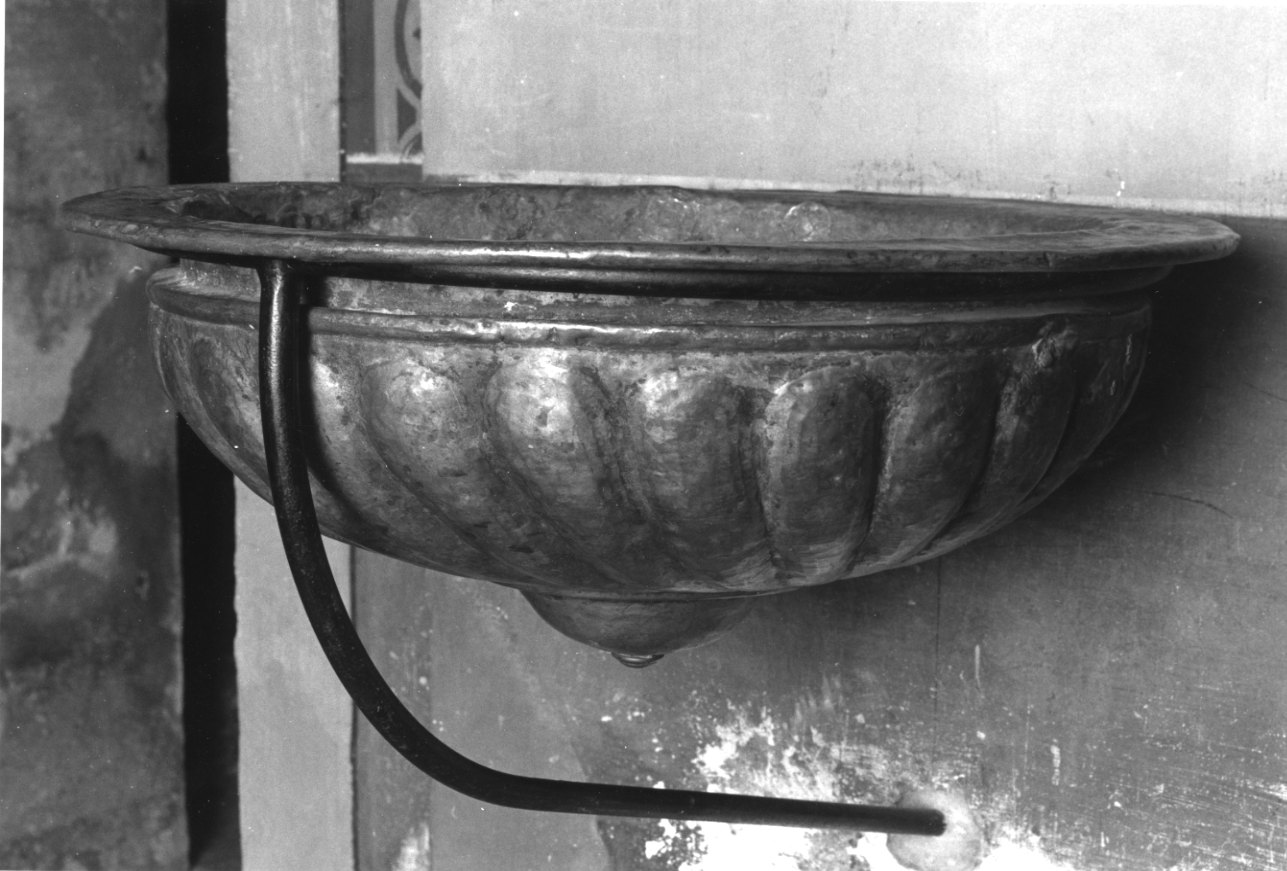 acquasantiera da parete, serie - bottega piemontese (prima metà sec. XVIII)