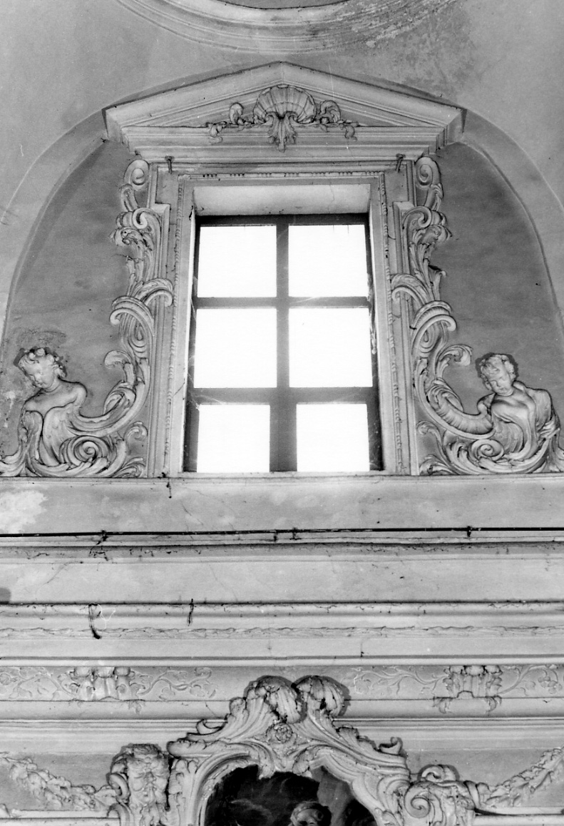 cornice architettonica con motivi decorativi e figure (decorazione plastica, serie) di Beltramelli Domenico (fine/inizio secc. XVII/ XVIII)