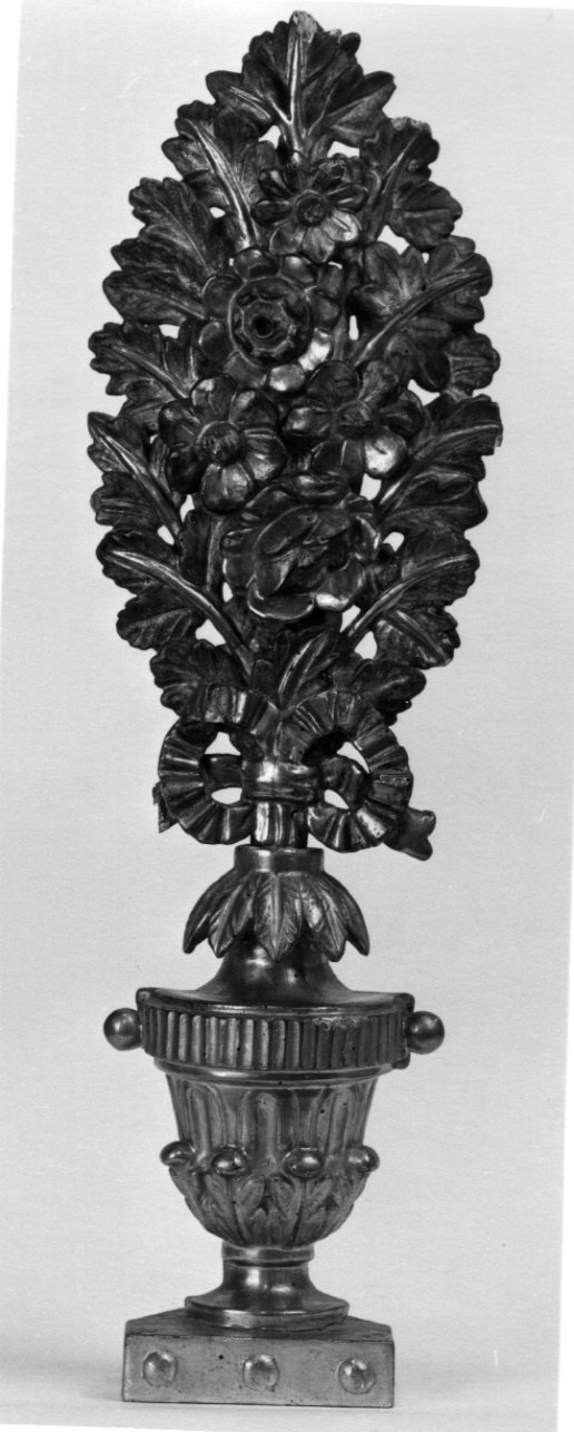 vaso con fiori (scultura, serie) - bottega savoiardo-piemontese (ultimo quarto sec. XVIII)