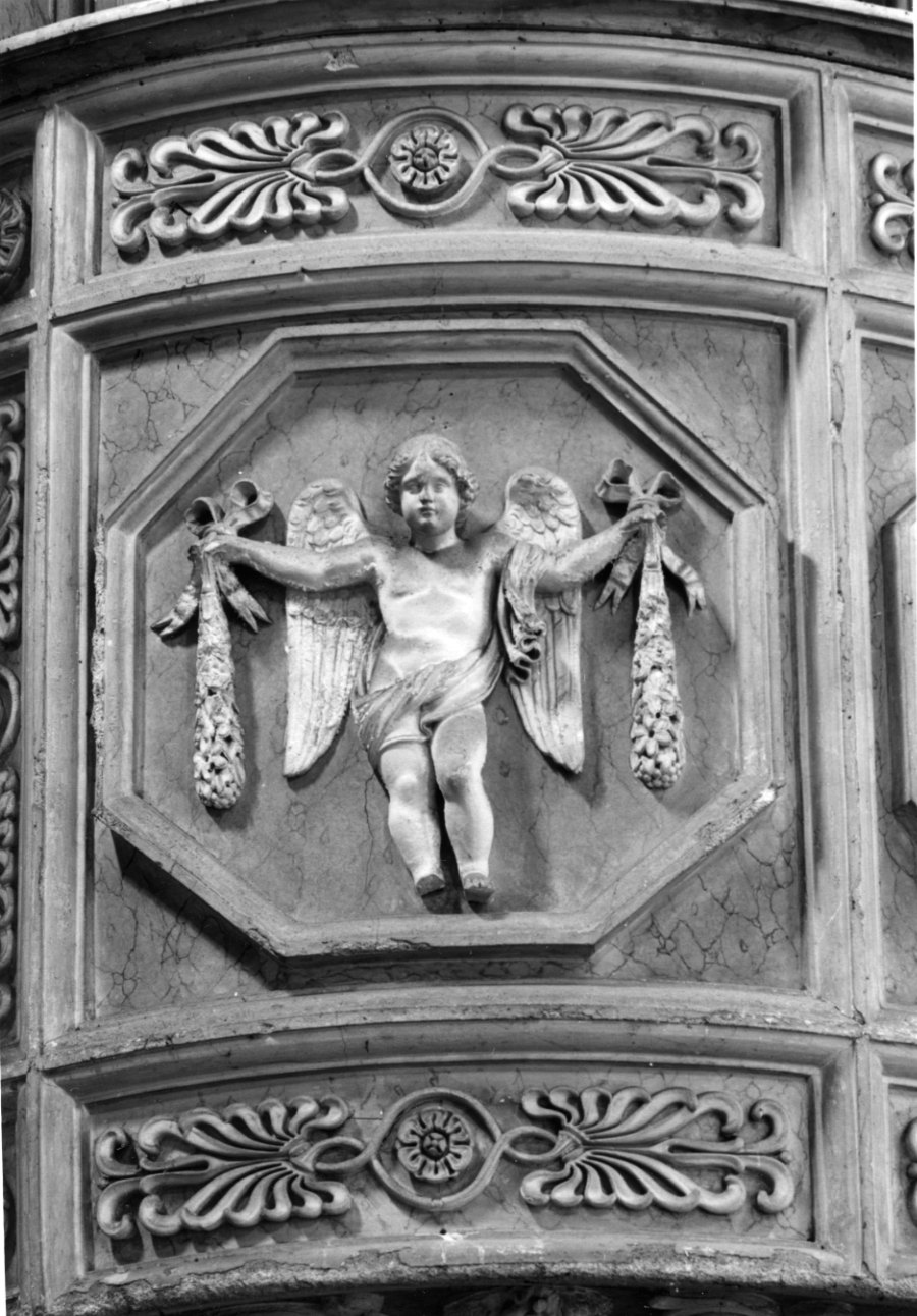 angeli con ghirlande di fiori (decorazione plastica, serie) di Palagi Pelagio (cerchia) (prima metà sec. XIX)