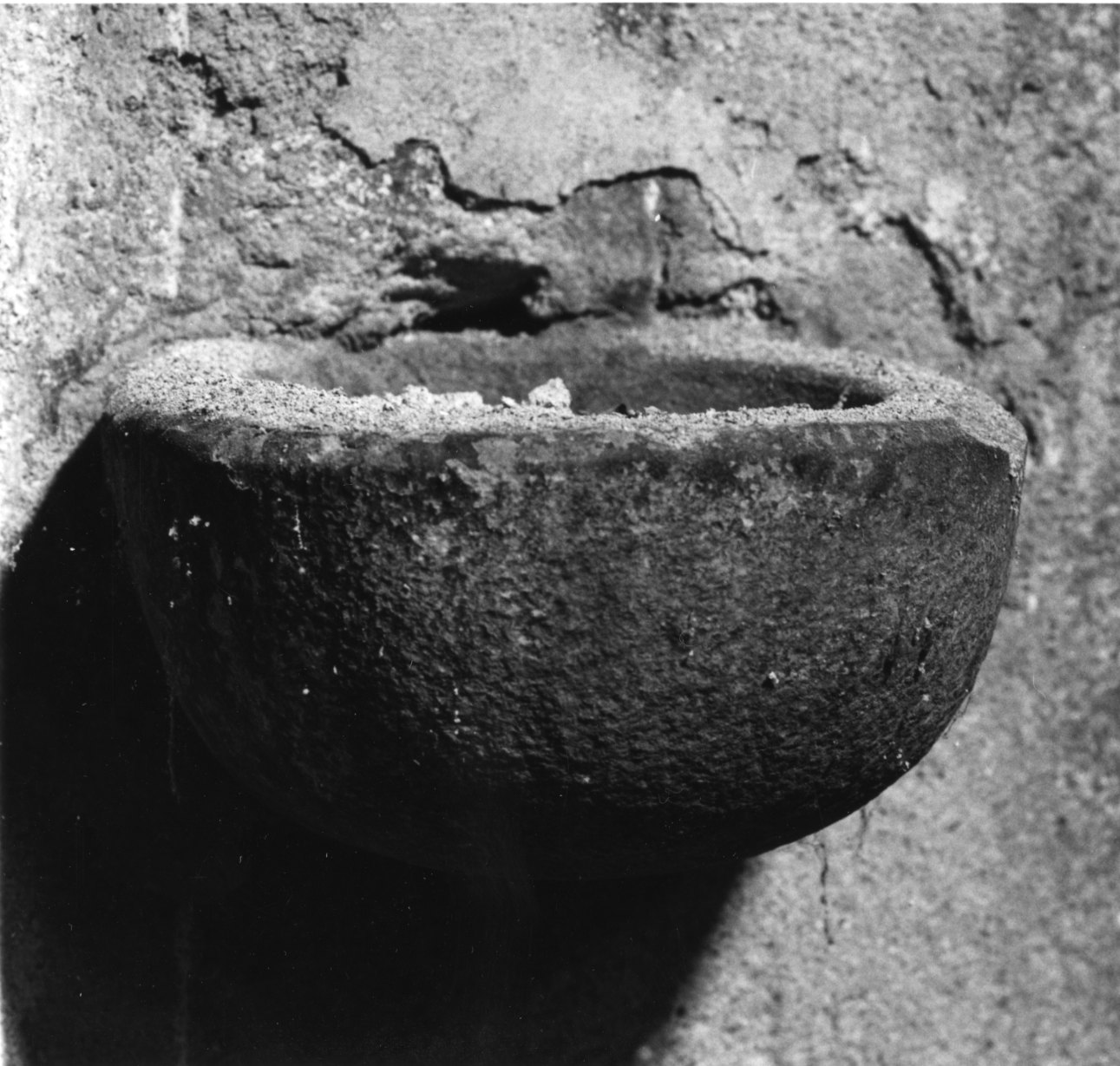 acquasantiera da parete, opera isolata - bottega piemontese (secondo quarto sec. XVIII)