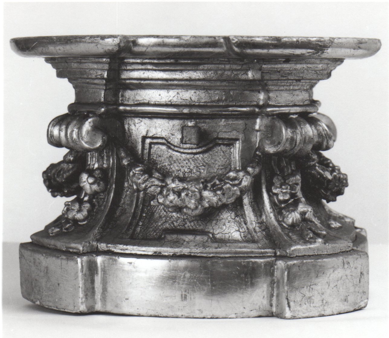 base, elemento d'insieme - bottega piemontese (seconda metà sec. XIX)