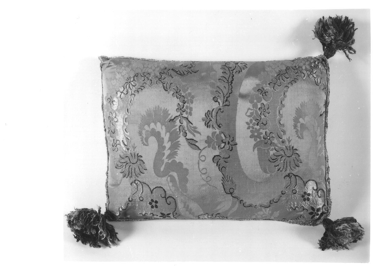 cuscino, elemento d'insieme - manifattura italiana (?) (primo quarto sec. XVIII)
