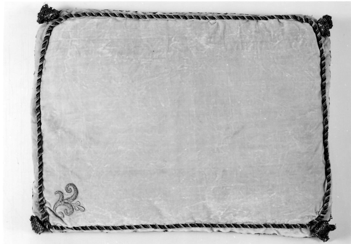 cuscino, elemento d'insieme - manifattura italiana (fine sec. XIX, sec. XX)