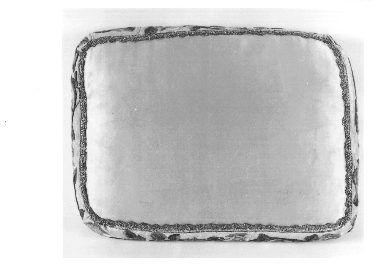 cuscino, elemento d'insieme - manifattura italiana (fine, ultimo quarto sec. XVIII, sec. XX)