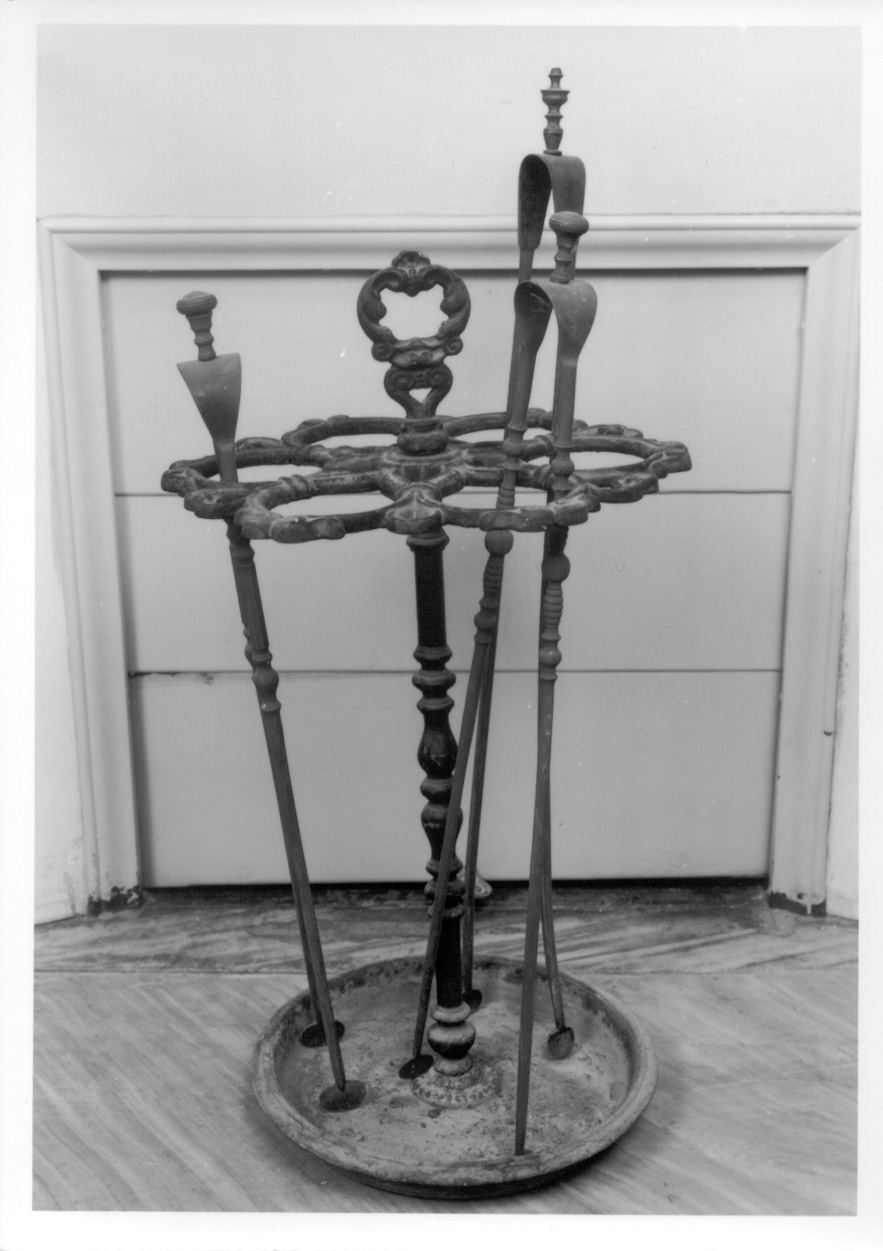 molla da camino, opera isolata - produzione piemontese (fine/inizio secc. XIX/ XX)